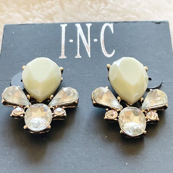 INC Large Cluster Rhinestone Stud Earrings Silver Tone Light Green Clear New - Picture 4 of 7